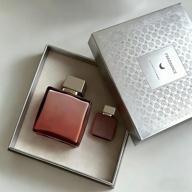 Подарочная коробка для парфюмерии с индивидуальным логотипом, серебряным тиснением фольгой и бумагой плотностью 350 г/м² с сертификатом FSC для упаковки элитной парфюмерии